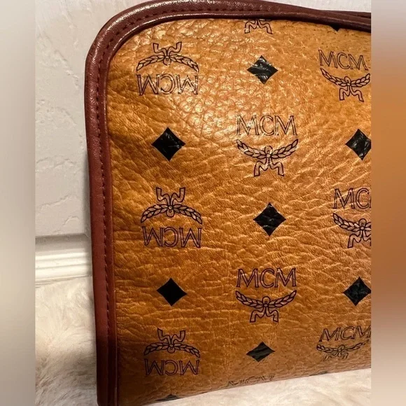 MCM VICETOS LEATHER CLUTCH - Picture 5 of 16